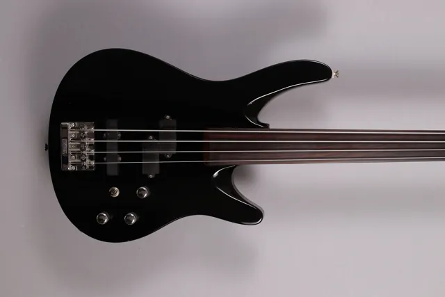Washburn Axxess XS4 Fretless Bass – used - Image 1