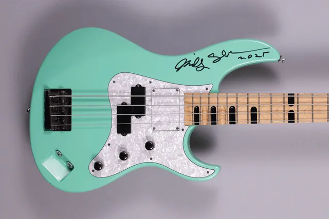Yamaha Attitude II Sea Foam Green Billy Sheehan Signature signed – used - Image 1