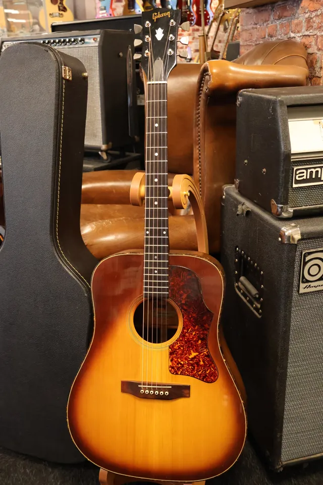 Gibson 1970s J45 Deluxe Sunburst - Image 1
