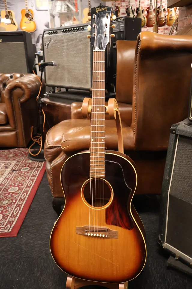 Gibson 1965 LG-1 Sunburst - Image 1