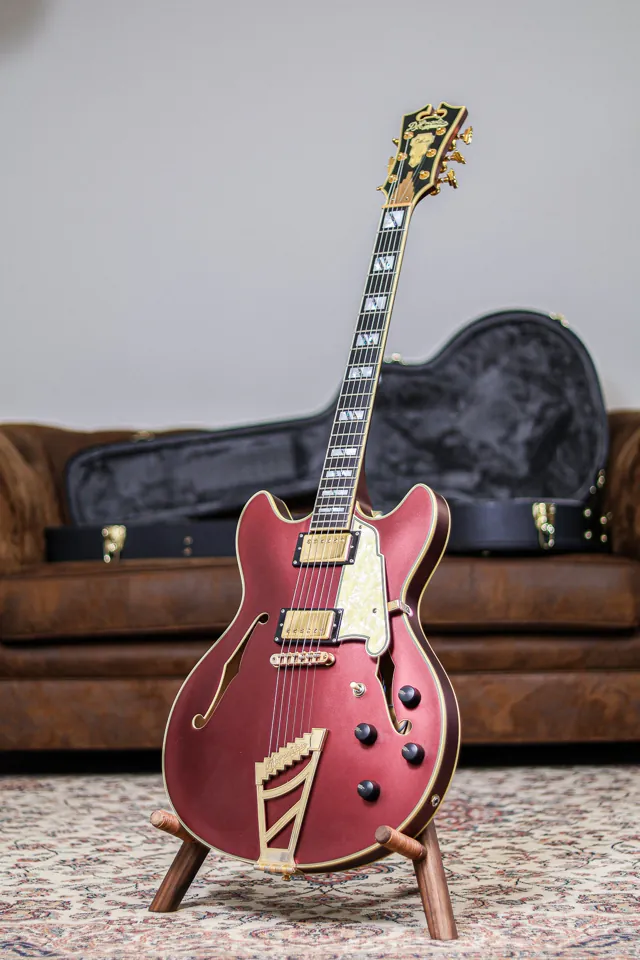 D’Angelico Deluxe DC Limited Edition 2020 | Matte Wine - Image 1