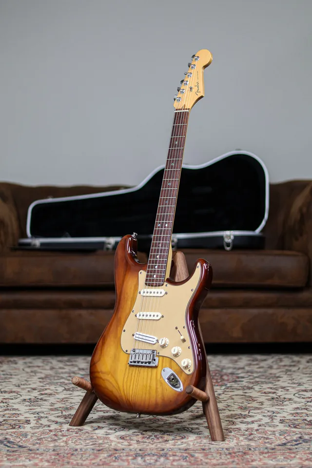Fender American Deluxe Stratocaster 2005 | 3-Color Sunburst - Image 1
