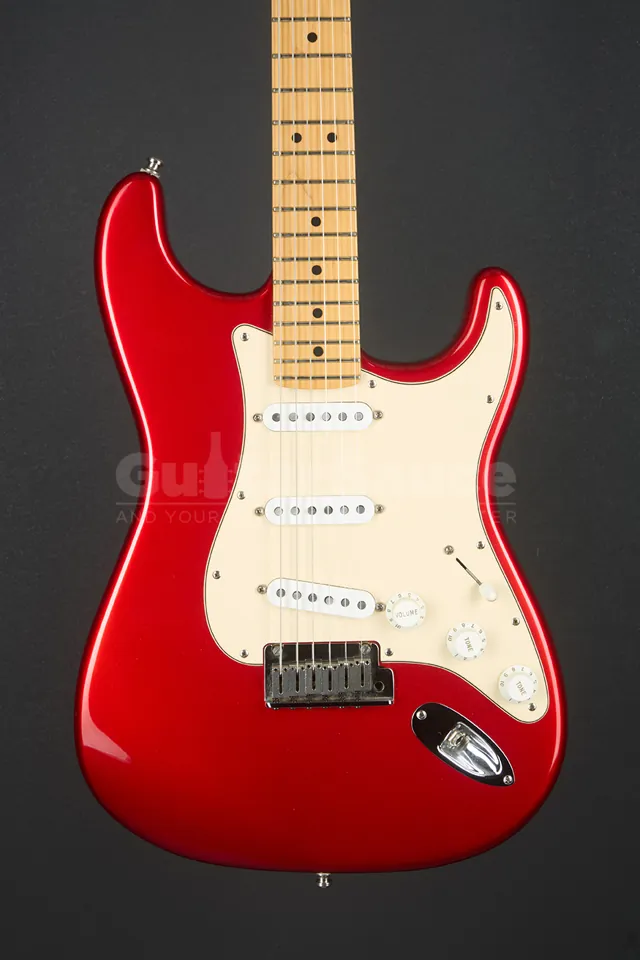 Fender USA Stratocaster Chrome Red Standard 2004 Used - Image 1