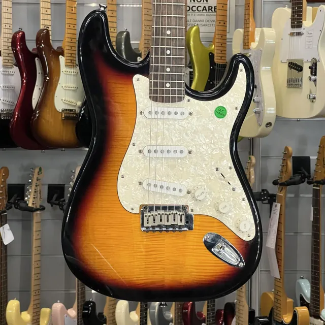 Squier Stratocaster Standard Flamed Maple Sunburst + Bag - Image 1