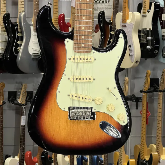 Fender Stratocaster Deluxe Roadhouse - Image 1