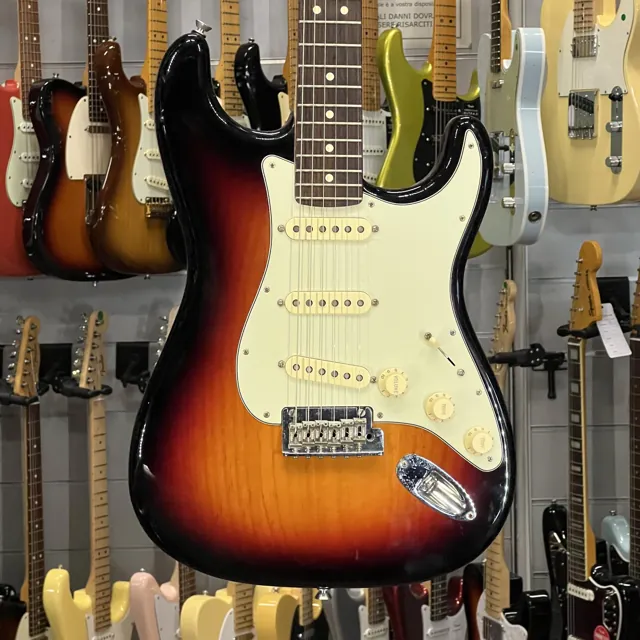 Fender American Professional Stratocaster 3 Tone Sunburst - Image 1