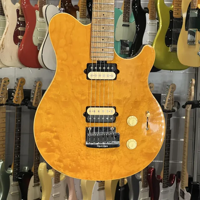 Music Man Axis Super Sport Hh Tremolo Translucent Gold Matching Headstock - Image 1