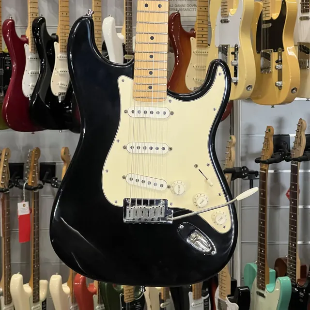 Fender American Stratocaster 2002 Black Mn - Image 1