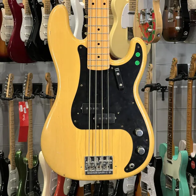 Fender Custom Shop 57 Duo Tone Precision Bass Relic Honey Blonde - Image 1