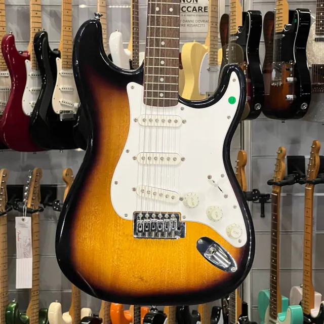 Squier Bullet Stratocaster 2 Tone Sunburst - Image 1