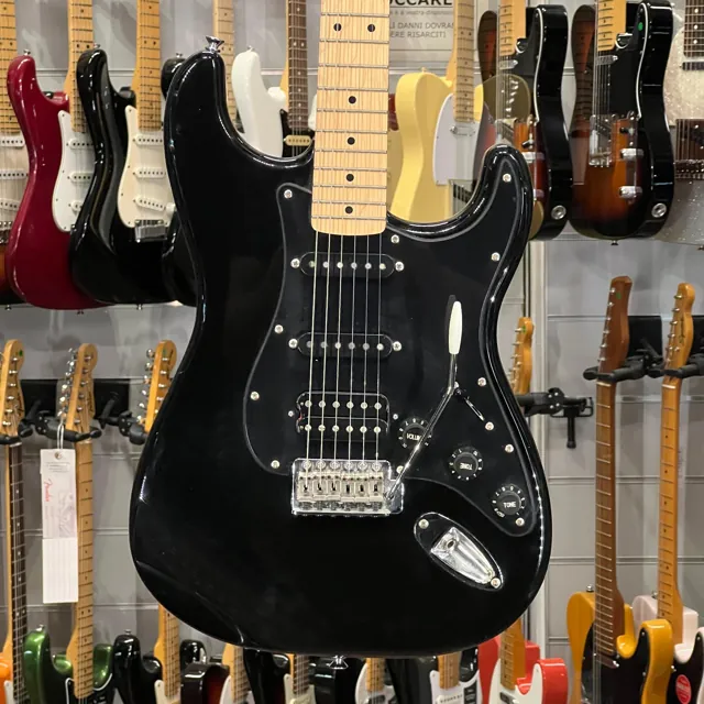 Squier Bullet Stratocaster Hss Black - Image 1