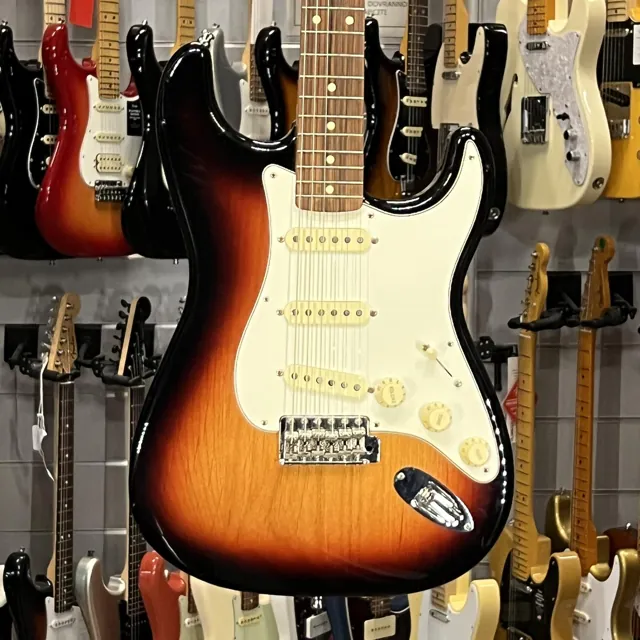 Fender Stratocaster Classic 60 Sunburst 2017 - Image 1