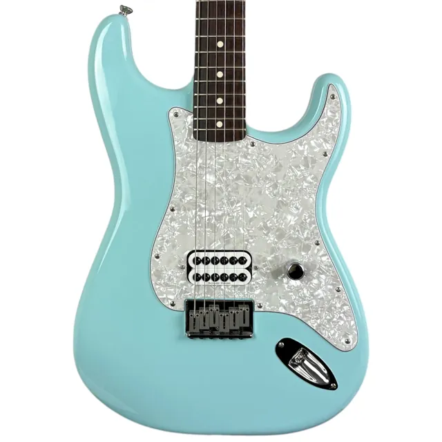 Fender Tom Delonge Signature Stratocaster 2023 - Daphne Blue - Image 1