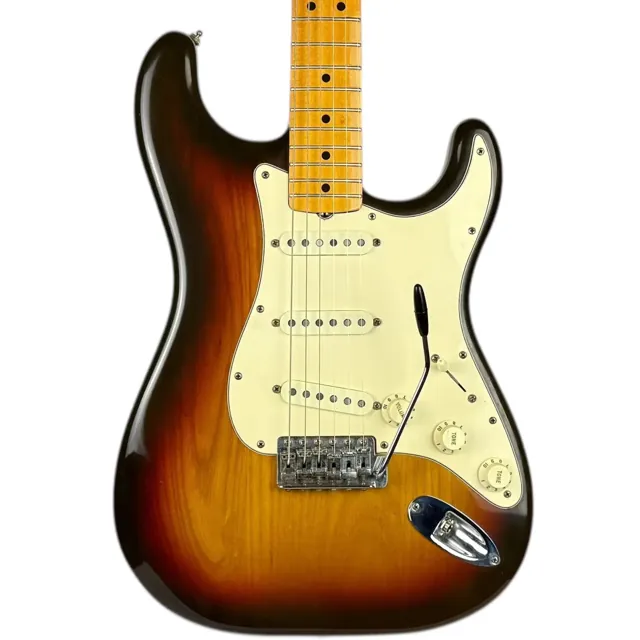 Fender American Stratocaster 1982 - Sunburst - Image 1