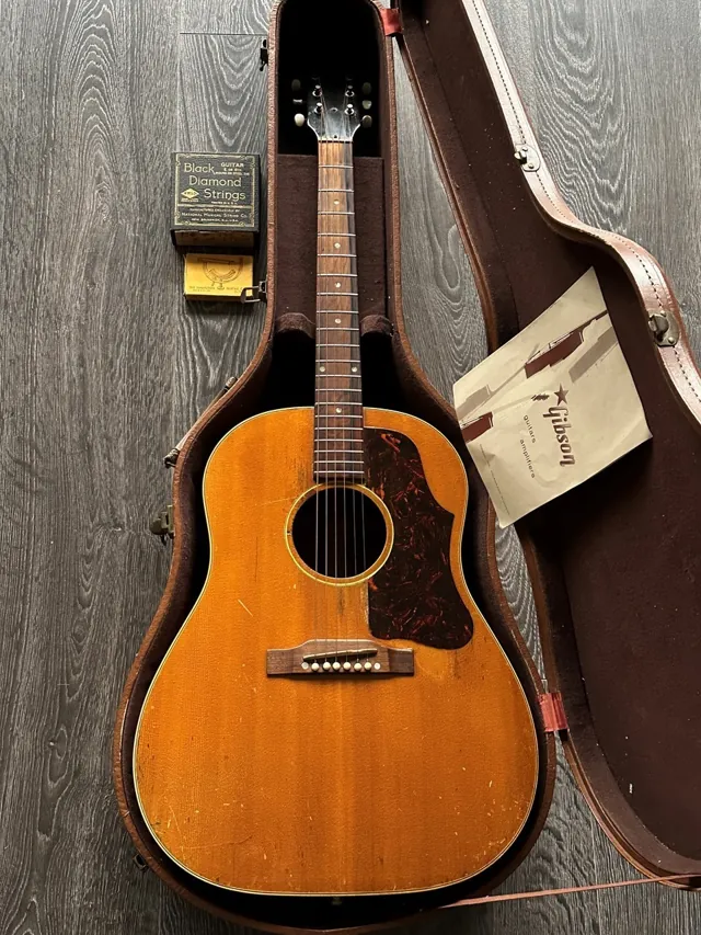 1957 Gibson J-50 Stunning Piece with Original Booklet & Case - Image 1