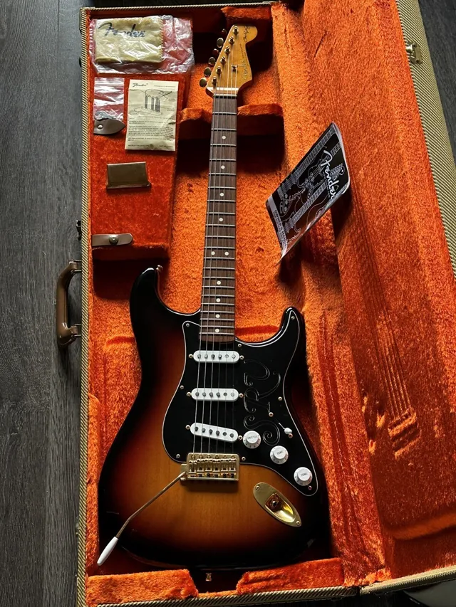 Fender Stratocaster SRV Stevie Ray Vaughan with Case - Image 1