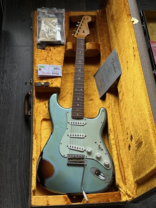 Fender Stratocaster 1962 Heavy Relic Faded Lake Placid Blue over Sunburst - Image 1