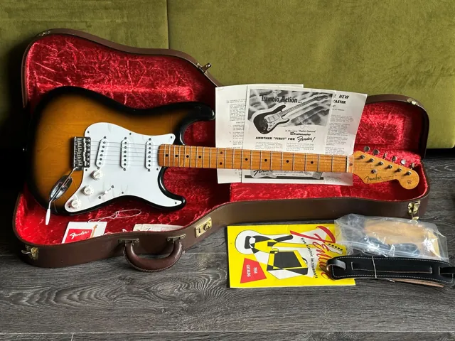 1994 Fender Stratocaster 1954 Reissue 40th Anniversary with 2 Cases Serial# 1905 - Image 1